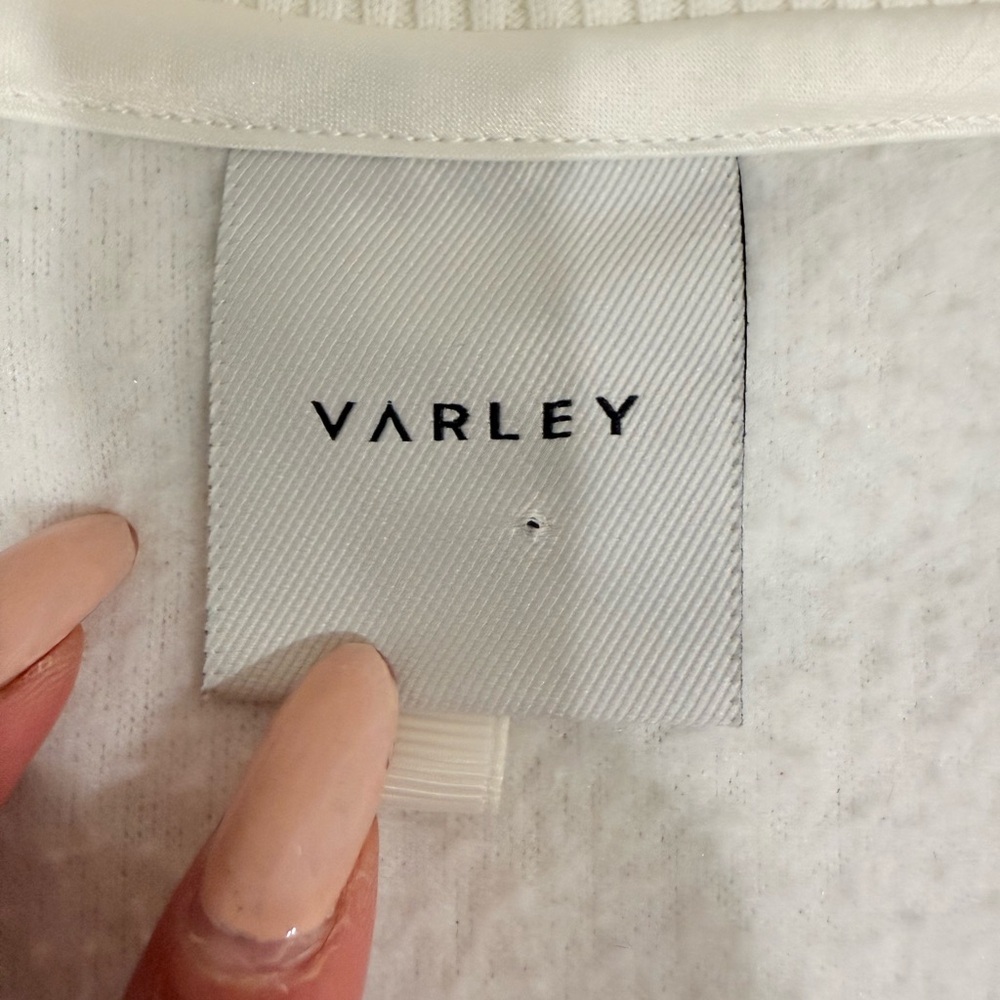 🔥Varley White Logo Pullover Tag Detail Womens Size M NWOT 🔥 - Picture 3 of 7
